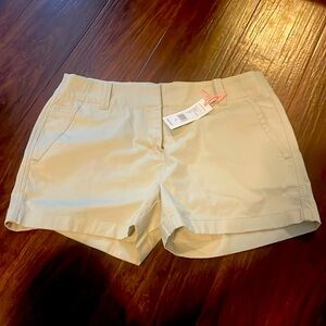 Vineyard vines khaki 3.5 inch size 6 shorts new with tags